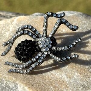🕷️ Spooky Halloween Rhinestone Spider Brooch Pin